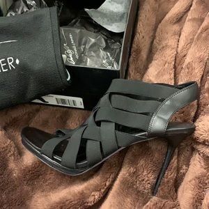 Donald J Pliner “Maddie” Black Elastic Strappy High Heel 8.5 Brand New in Box